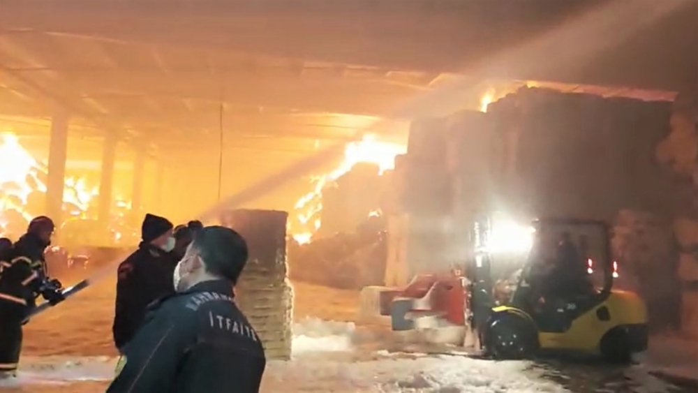 Kahramanmaraş’ta fabrika yangınından korkutan görüntüler 4