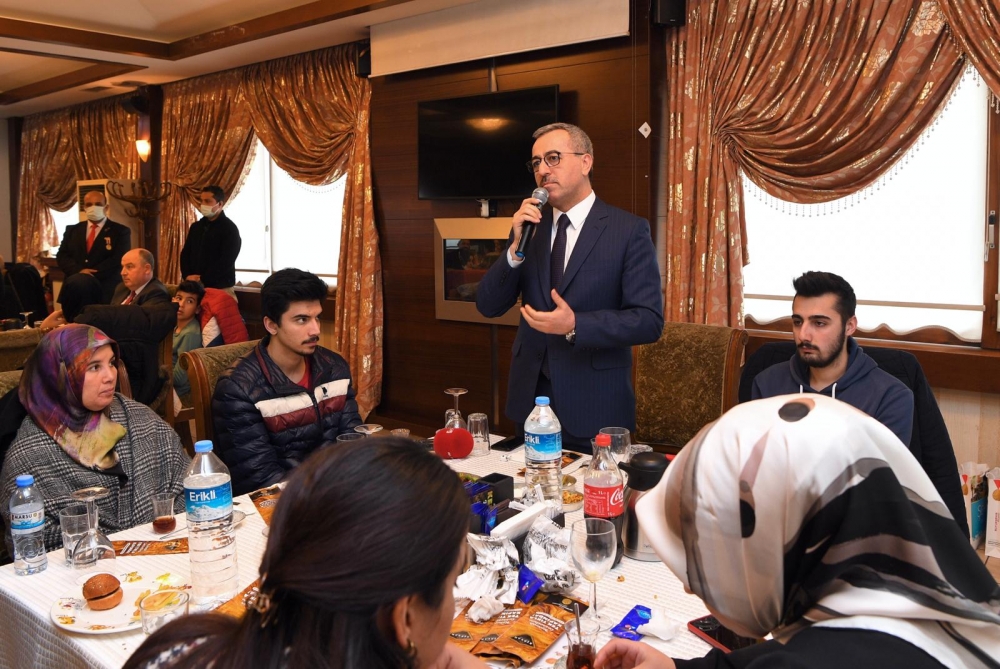 Kahramanmaraş’ta şehit çocuklarının karne sevinci 16