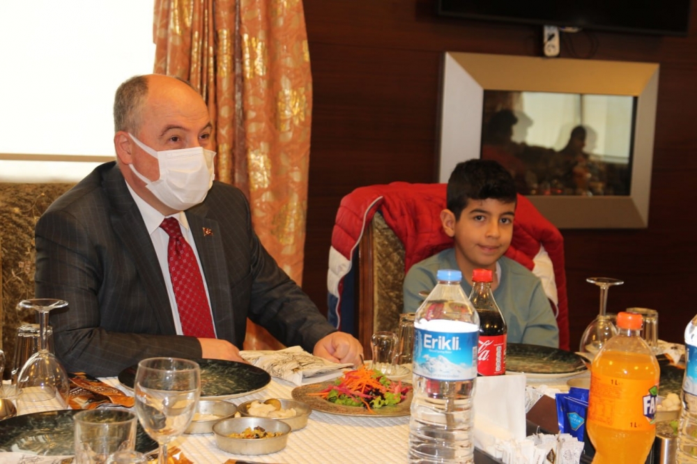 Kahramanmaraş’ta şehit çocuklarının karne sevinci 2