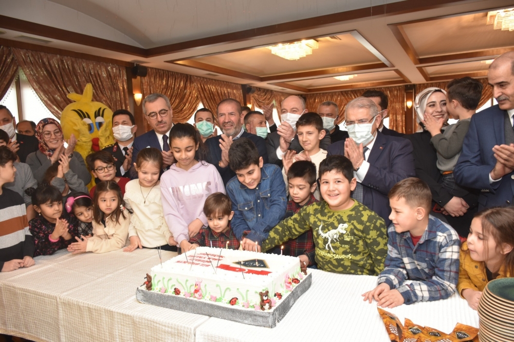 Kahramanmaraş’ta şehit çocuklarının karne sevinci 22