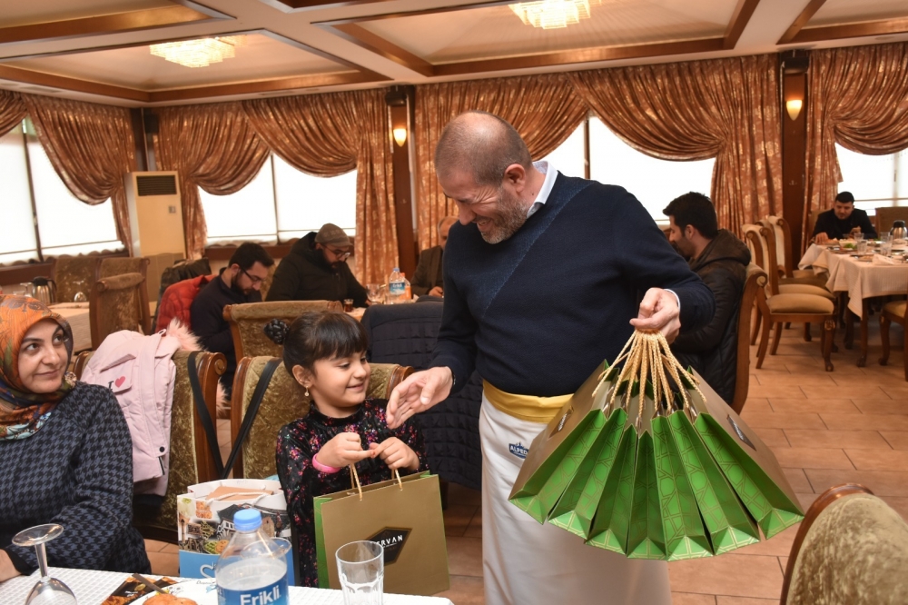 Kahramanmaraş’ta şehit çocuklarının karne sevinci 26