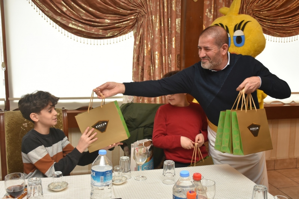 Kahramanmaraş’ta şehit çocuklarının karne sevinci 27