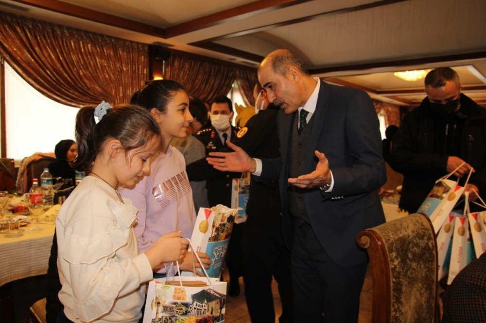 Kahramanmaraş’ta şehit çocuklarının karne sevinci 8