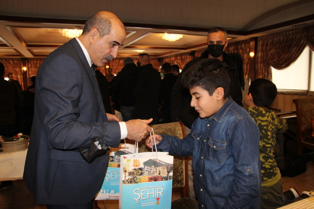 Kahramanmaraş’ta şehit çocuklarının karne sevinci 9