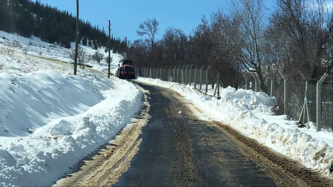 Kahramanmaraş Büyükşehir Şehir Genelinde Karla Mücadelesini Sürdürüyor 1