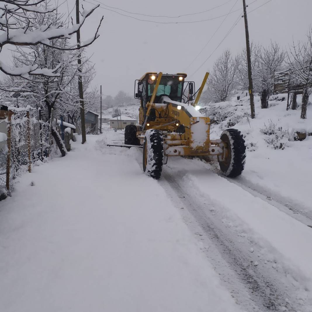 Kahramanmaraş Büyükşehir Şehir Genelinde Karla Mücadelesini Sürdürüyor 4