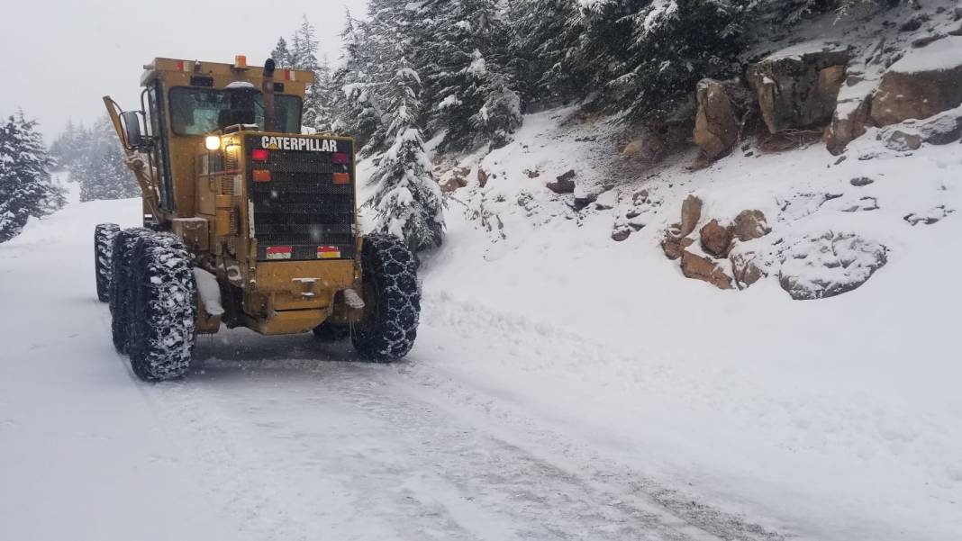 Kahramanmaraş Büyükşehir Şehir Genelinde Karla Mücadelesini Sürdürüyor 5