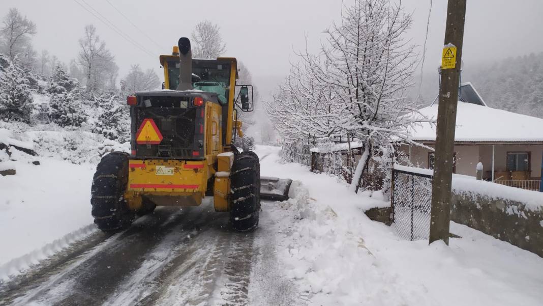 Kahramanmaraş Büyükşehir Şehir Genelinde Karla Mücadelesini Sürdürüyor 6