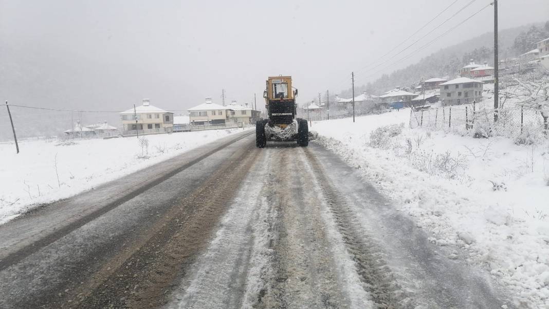 Kahramanmaraş Büyükşehir Şehir Genelinde Karla Mücadelesini Sürdürüyor 8