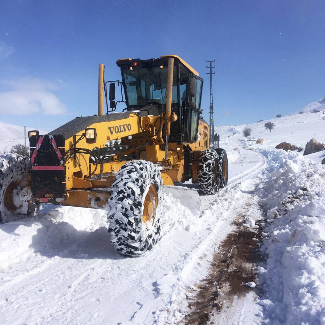 Kahramanmaraş Büyükşehir Şehir Genelinde Karla Mücadelesini Sürdürüyor 9
