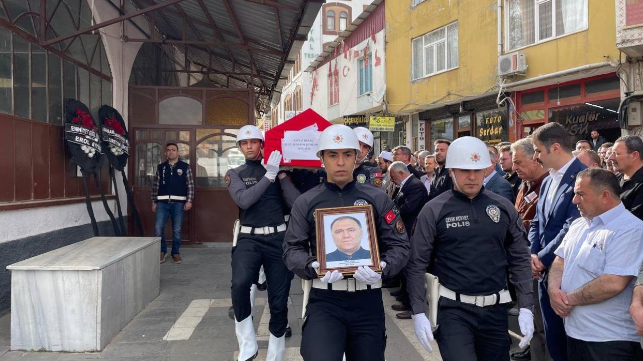 Kalp krizi sonucu ölen polis memuru Kahramanmaraş'ta son yolculuğuna uğurlandı