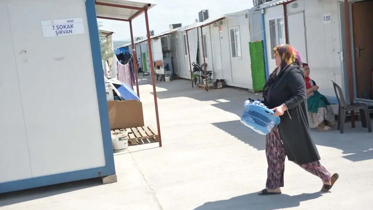 Kahramanmaraş'taki geçici barınma merkezlerinde bayram hazırlığı