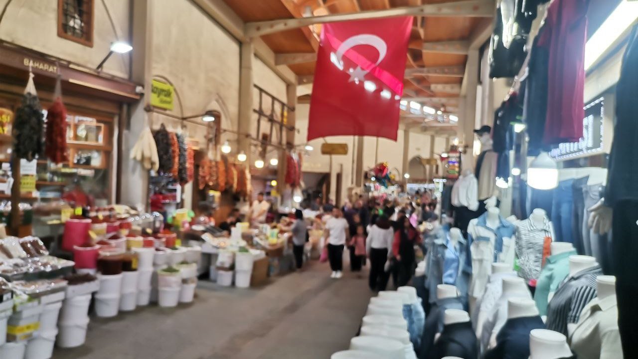 Kahramanmaraş'ta bayram hazırlıkları: Kapalı Çarşı'da canlılık!