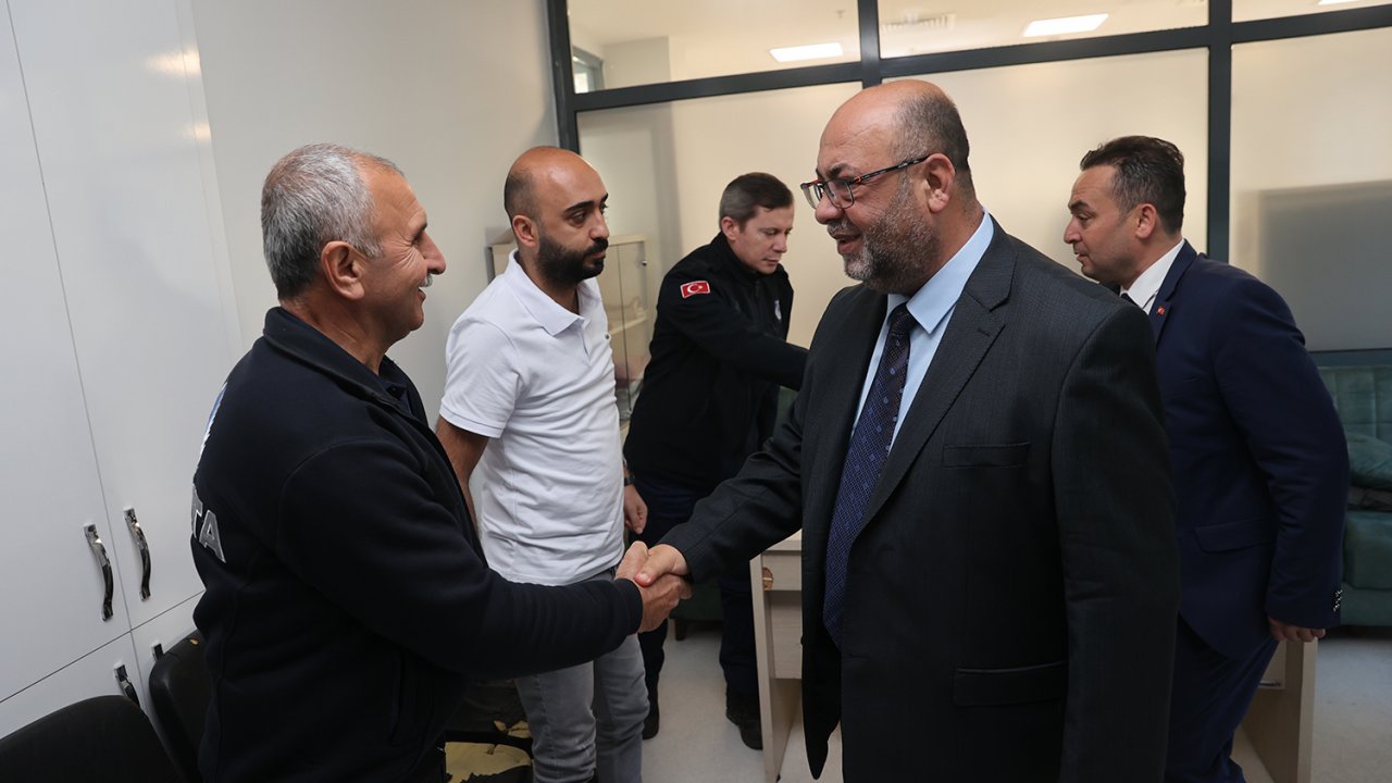 Başkan Akpınar, güne belediye personeliyle hasbihal ederek başladı