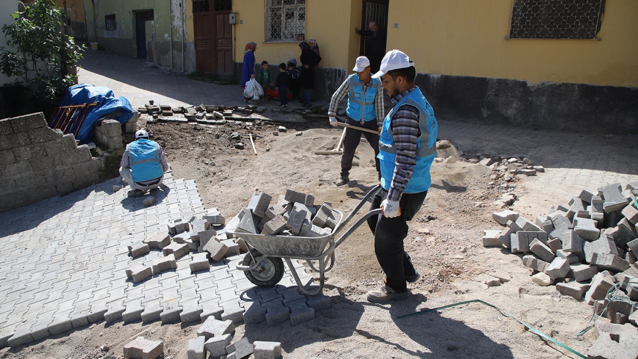 Dulkadiroğlu’ndan Turan Mahallesinde parke çalışması