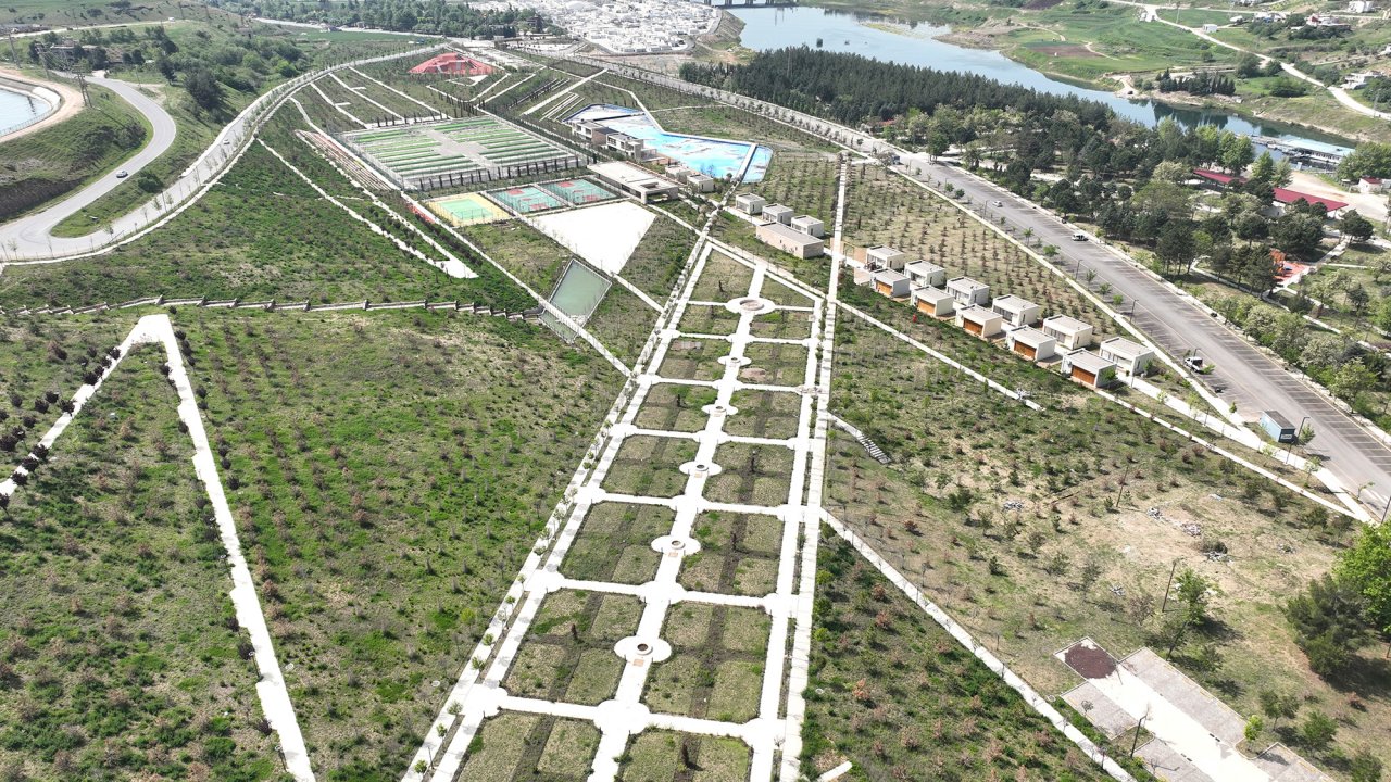 Kahramanmaraş Büyükşehir, Kılavuzlu Millet Bahçesi’ni bakıma aldı