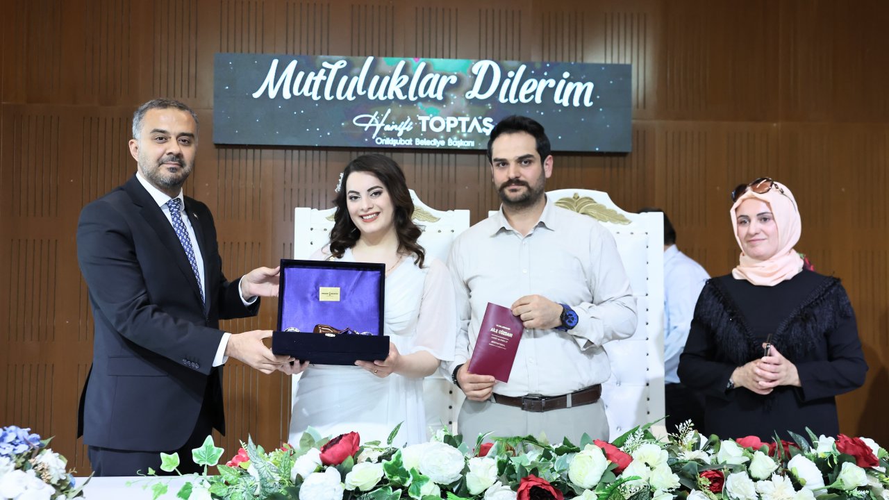 Başkan Hanifi Toptaş, ilk nikahı kıydı