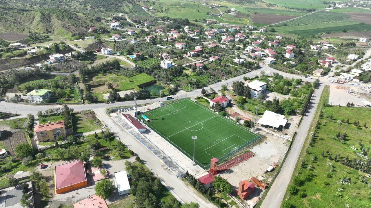 Kahramanmaraş’ta Karacasu-Ferhuş Futbol Sahası açıldı