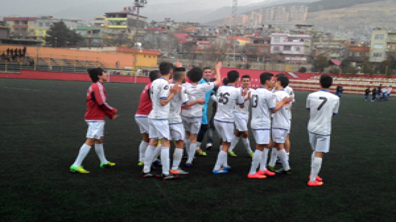 K.maraş Büyükşehir Belediyespor U-17 Takımı il Şampiyonu oldu