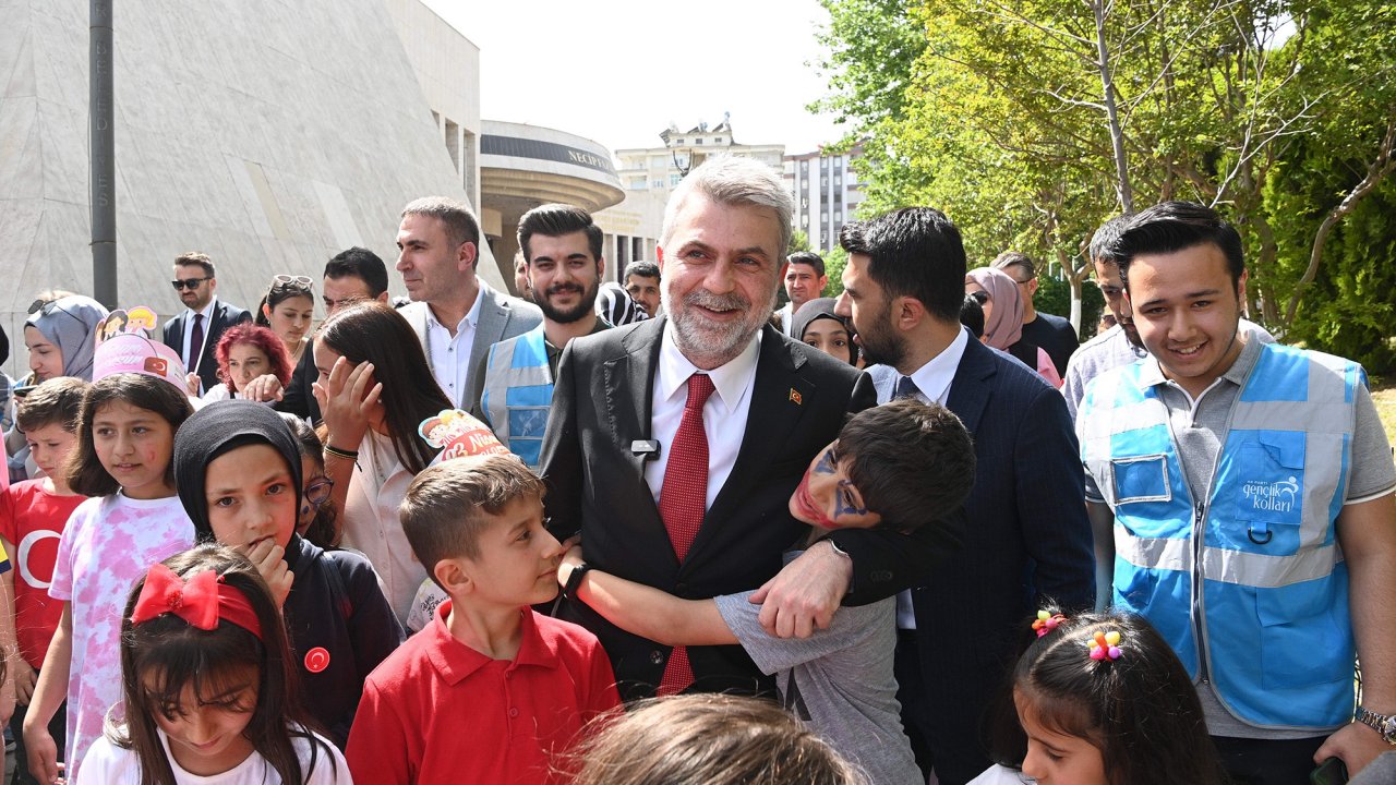 Başkan Görgel, çocukların bayram sevincine ortak oldu
