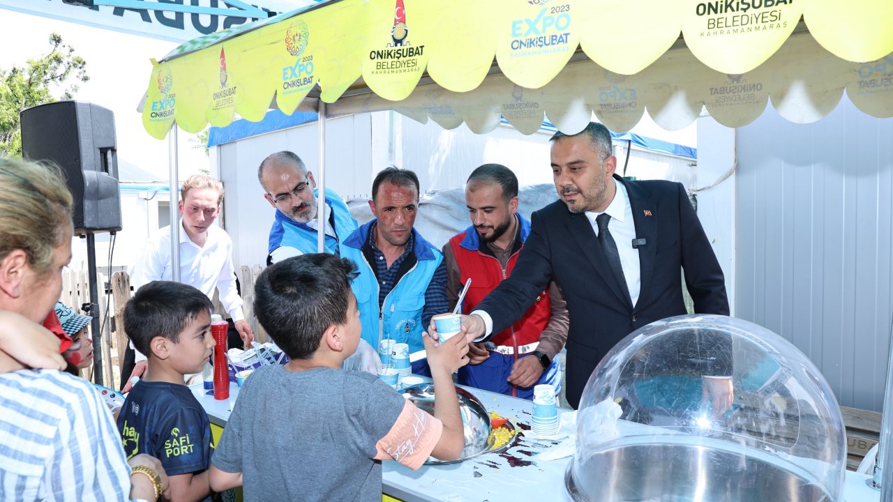 Başkan Toptaş, 23 Nisan’da depremzede çocukları unutmadı