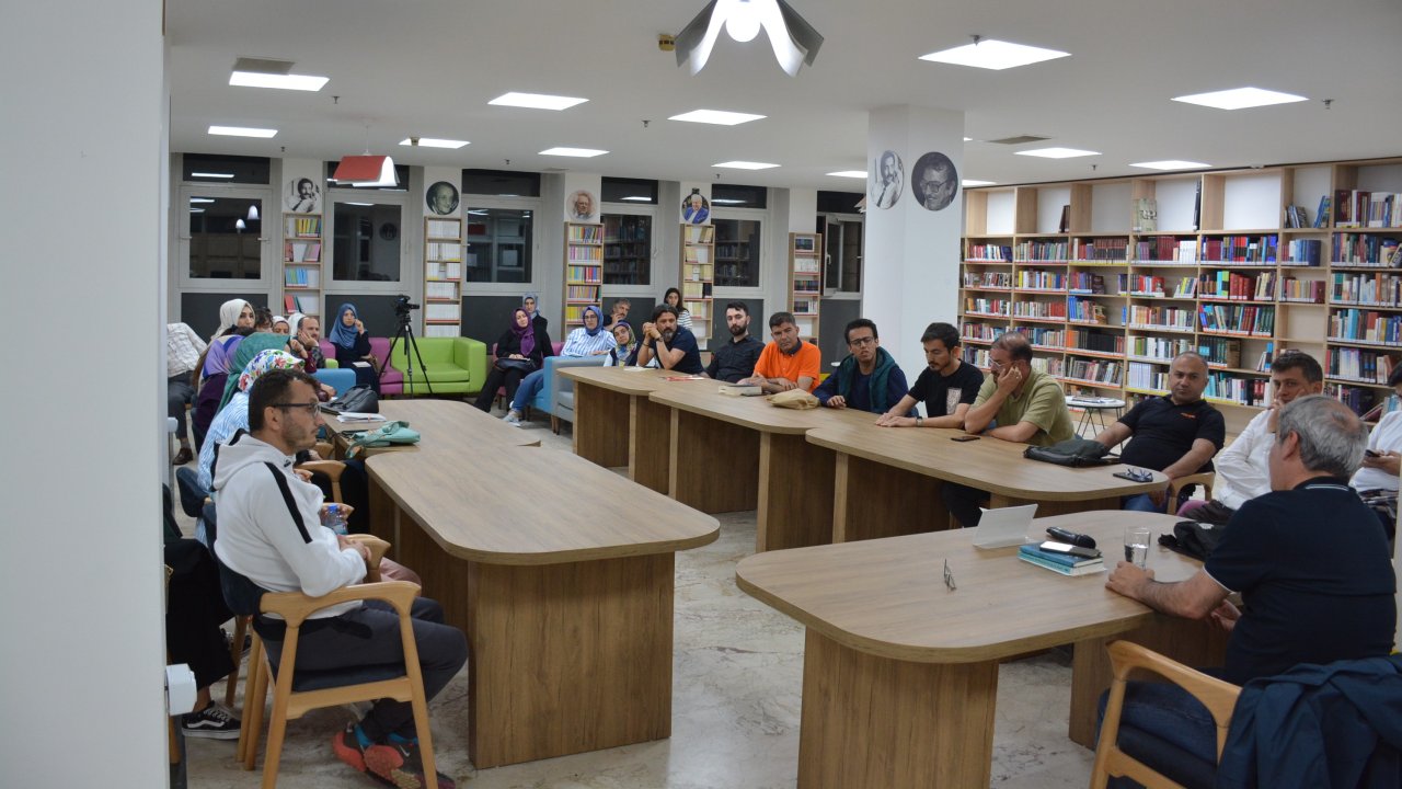 Yazar Harmancı, Kahramanmaraş’ta Türk Edebiyatı’nda eleştiri konusunu ele aldı