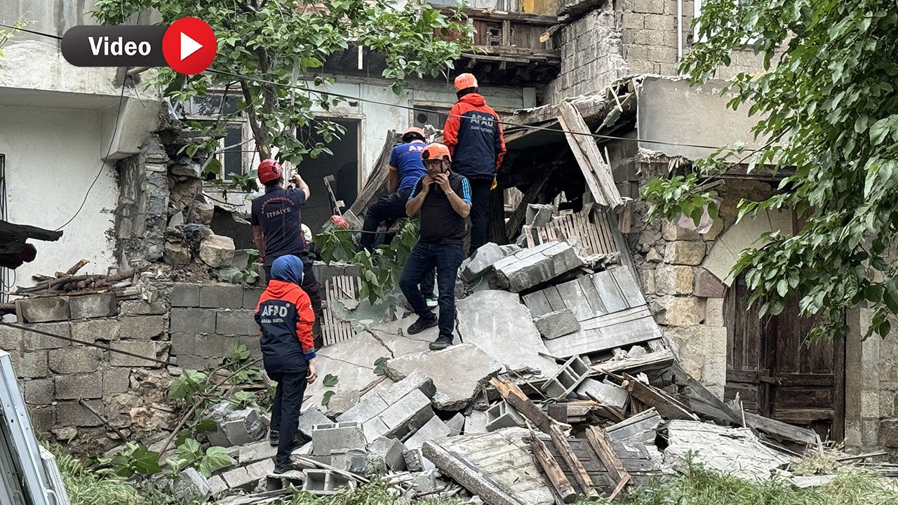 Kahramanmaraş'ta ağır hasarlı bina kendiliğinden çöktü