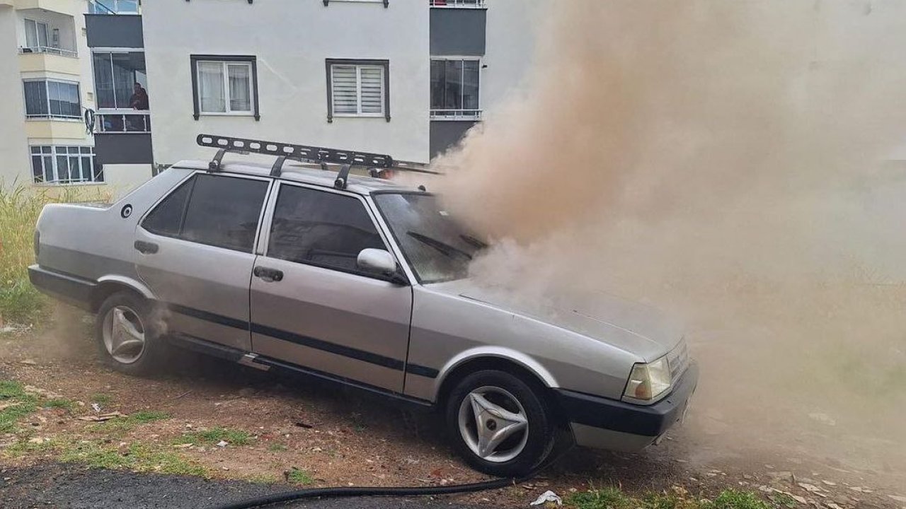Kahramanmaraş'ta park halindeki otomobil alev aldı!