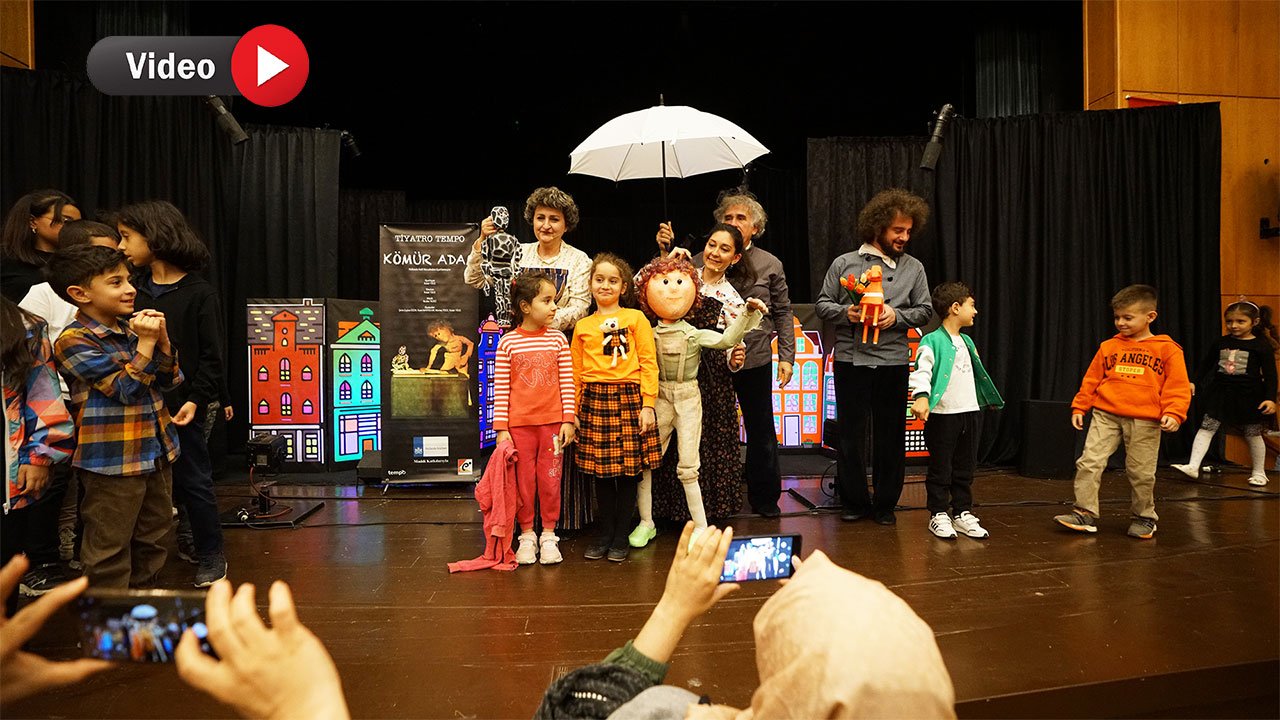 Kahramanmaraş’ta Çocuklar “Kömür Adam” gösterisini çok sevdi