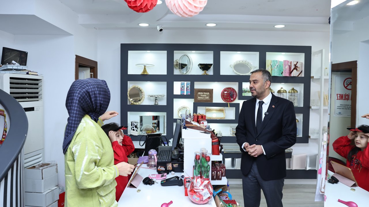 Başkan Toptaş, park ve yeşil alanlardaki çalışmaları yerinde inceledi