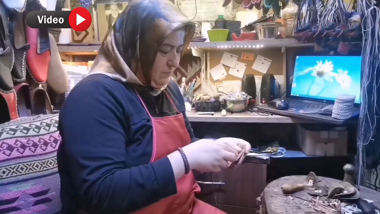 Kahramanmaraş'ta kadın çarık ustasının Maraş Yemenisine yoğun ilgi