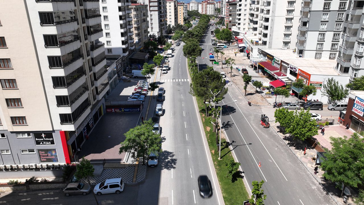 Kahramanmaraş’ta İsmet Karaokur Bulvarı’nda yaya trafiği iyileştiriliyor