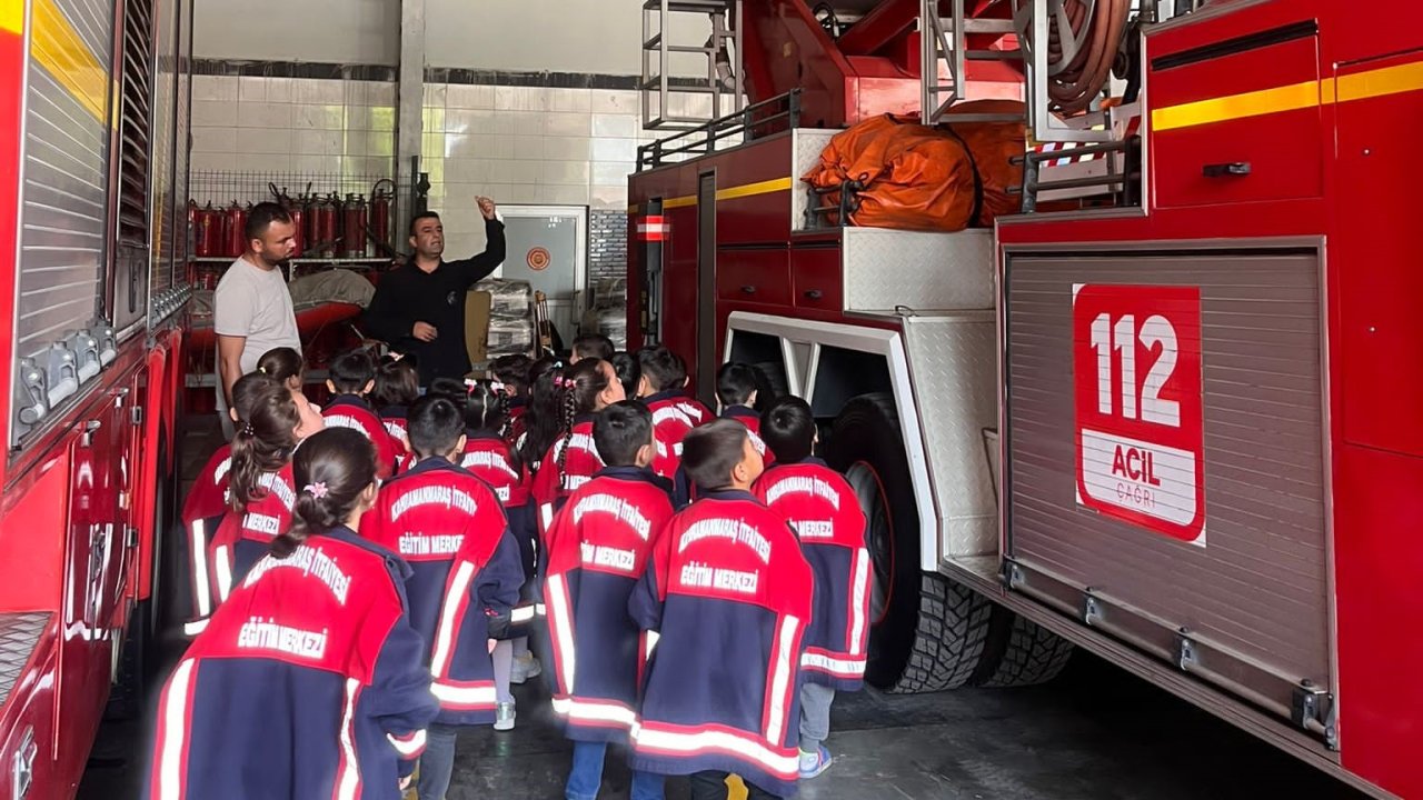 Kahramanmaraş’ta minik itfaiyeciler üniformalarını giydi