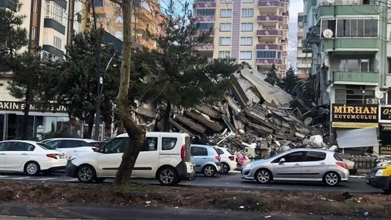 Kahramanmaraş'ta 19 kişinin öldüğü Fazilet Apartmanı A Blok'a ilişkin davanın görülmesine başlandı