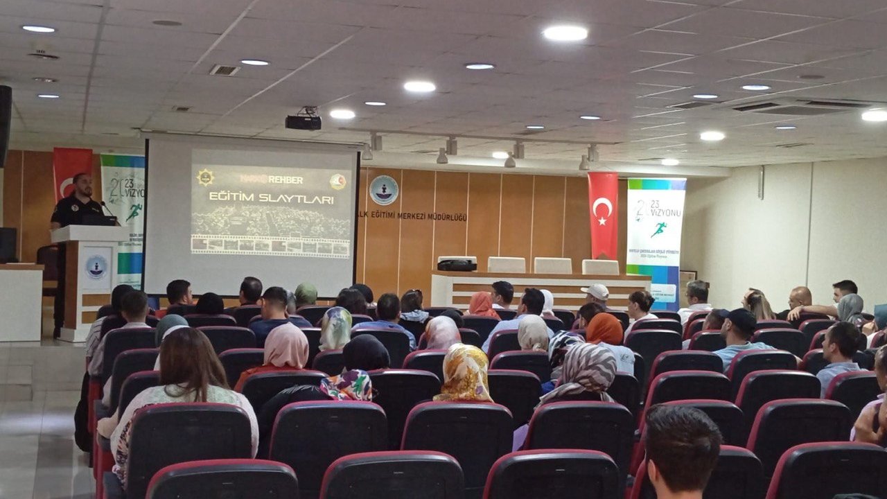 Kahramanmaraş Narkotik Şube ekiplerinden sürücü eğitmenlik kursuna özel bilgilendirme