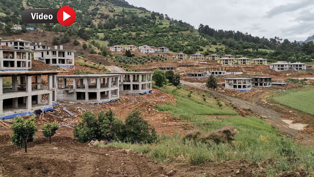 Kahramanmaraş’ta kayaların yuvarlandığı köyün deprem konutları hızla yükseliyor