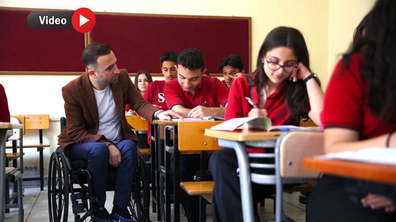 Kahramanmaraş'ta Bedensel engelli öğretmeninin kurduğu iletişim derse ilgiyi artırdı