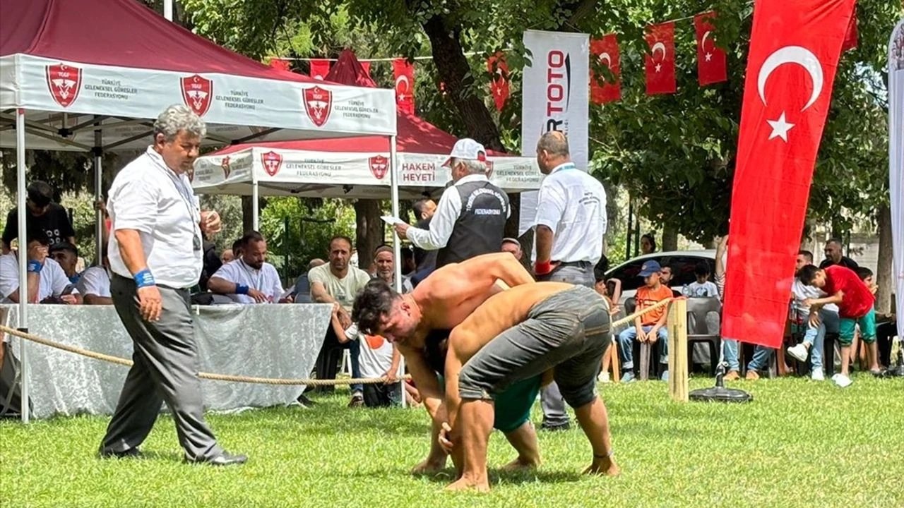 Kahramanmaraş'ta Geleneksel Karakucak Güreş Festivaline büyük ilgi!