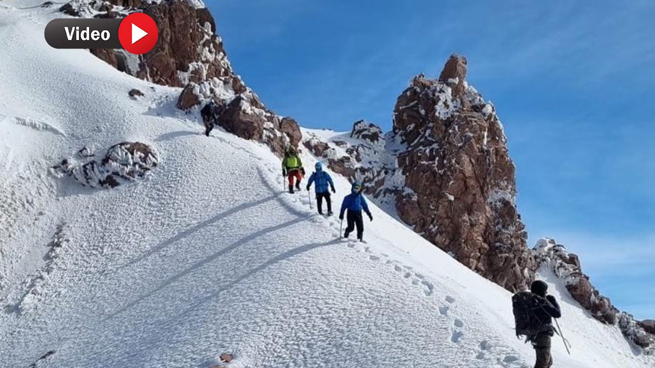 Kahramanmaraşlı dağcıların Erciyes Dağı'nın zirvesine nefes kesen tırmanışı
