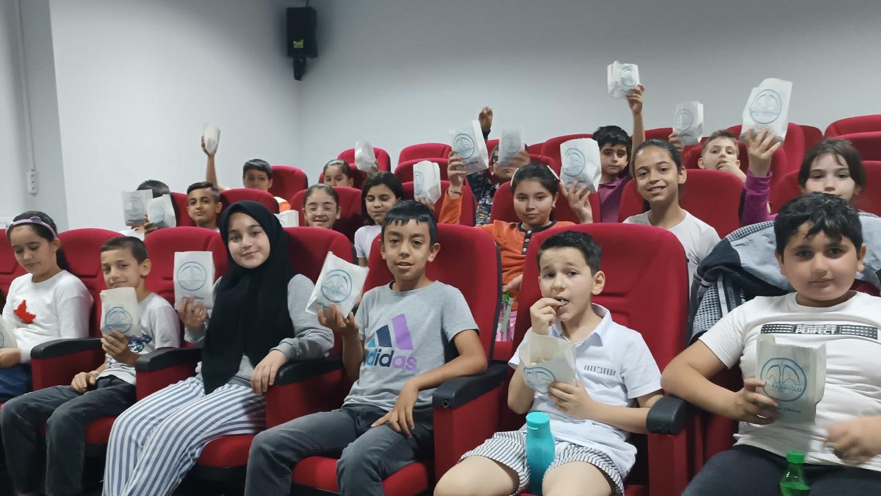 Dulkadiroğlu Gençlik Merkezi'nde çocuklar için ilk sinema deneyimi!