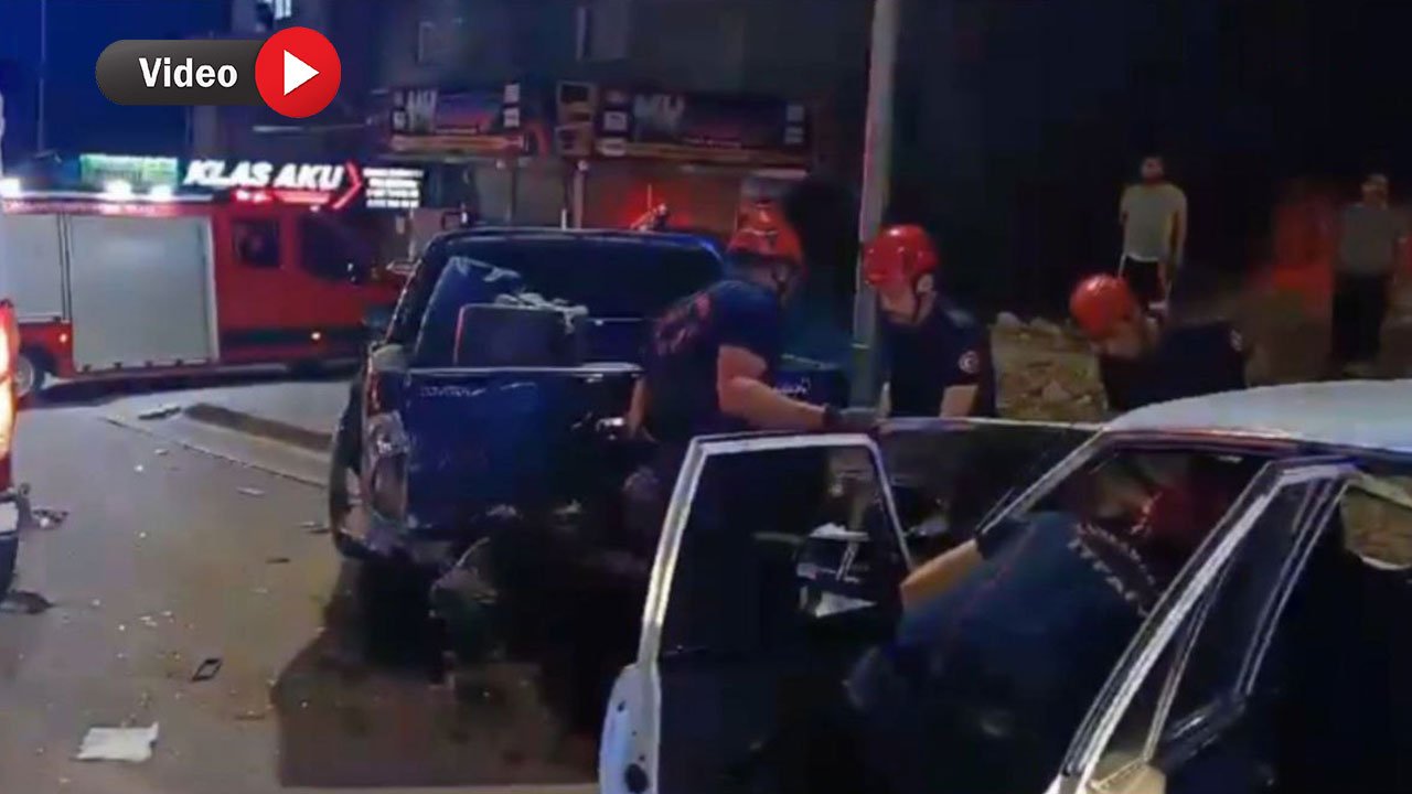Kahramanmaraş'ta pikap ve otomobil çarpıştı, 4 yaralı!