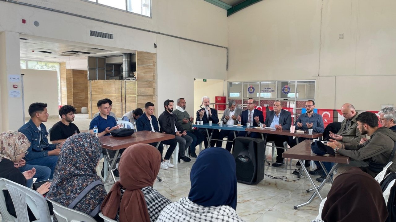 KSÜ Rektörü Prof. Dr. Alptekin Yasım, “KSÜ Gazze Nöbeti”ni ziyaret etti