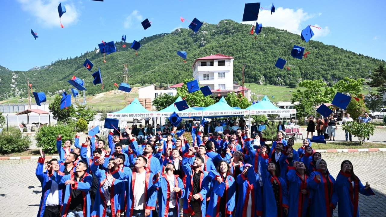 KSÜ Andırın MYO 2023-2024 mezunlarını coşkuyla uğurladı