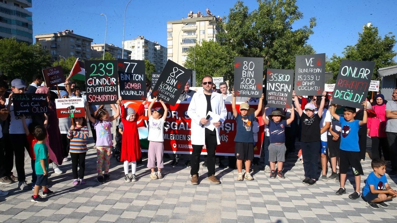 Kahramanmaraş’ta hekimler ve sağlık çalışanlarından İsrail’e sessiz protesto