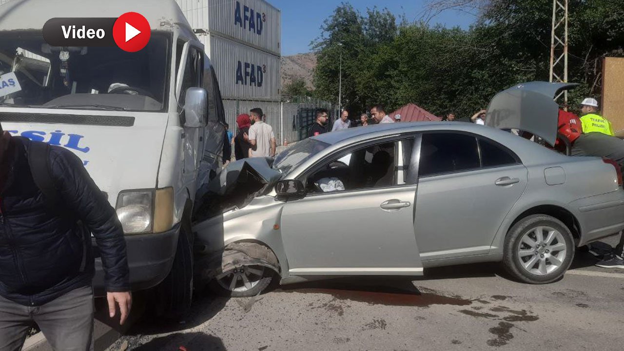 Kahramanmaraş'ta korkutan kaza: Minibüs ve otomobil çarpıştı, 8 yaralı!