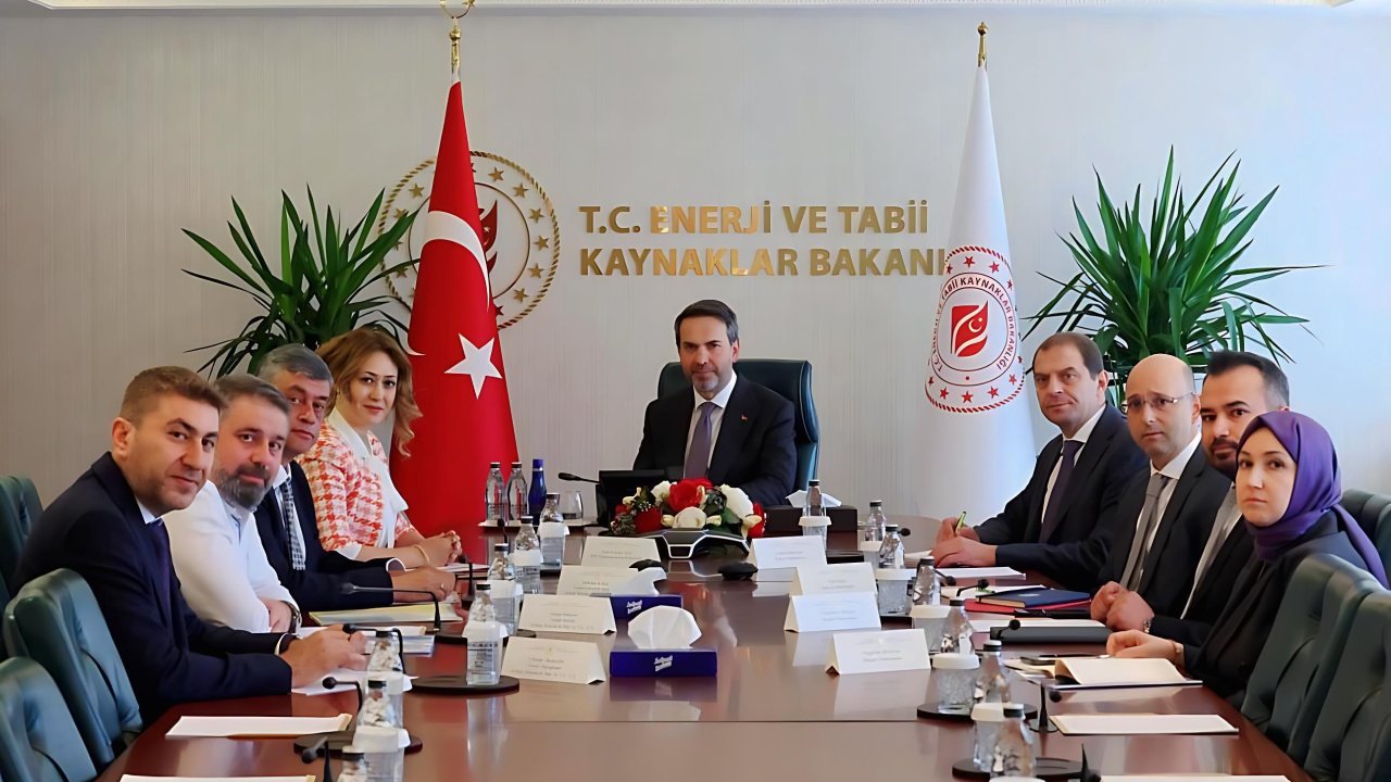 MHP’li Dora, Kahramanmaraş’ın sorunlarını bakanlıklarda gündeme getiriyor!