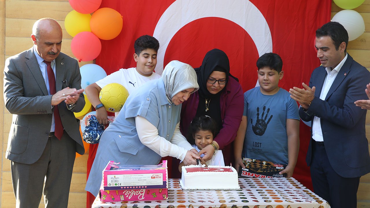 Kahramanmaraş'ta şehit polisin çocuklarına unutulmaz doğum günü sürprizi!