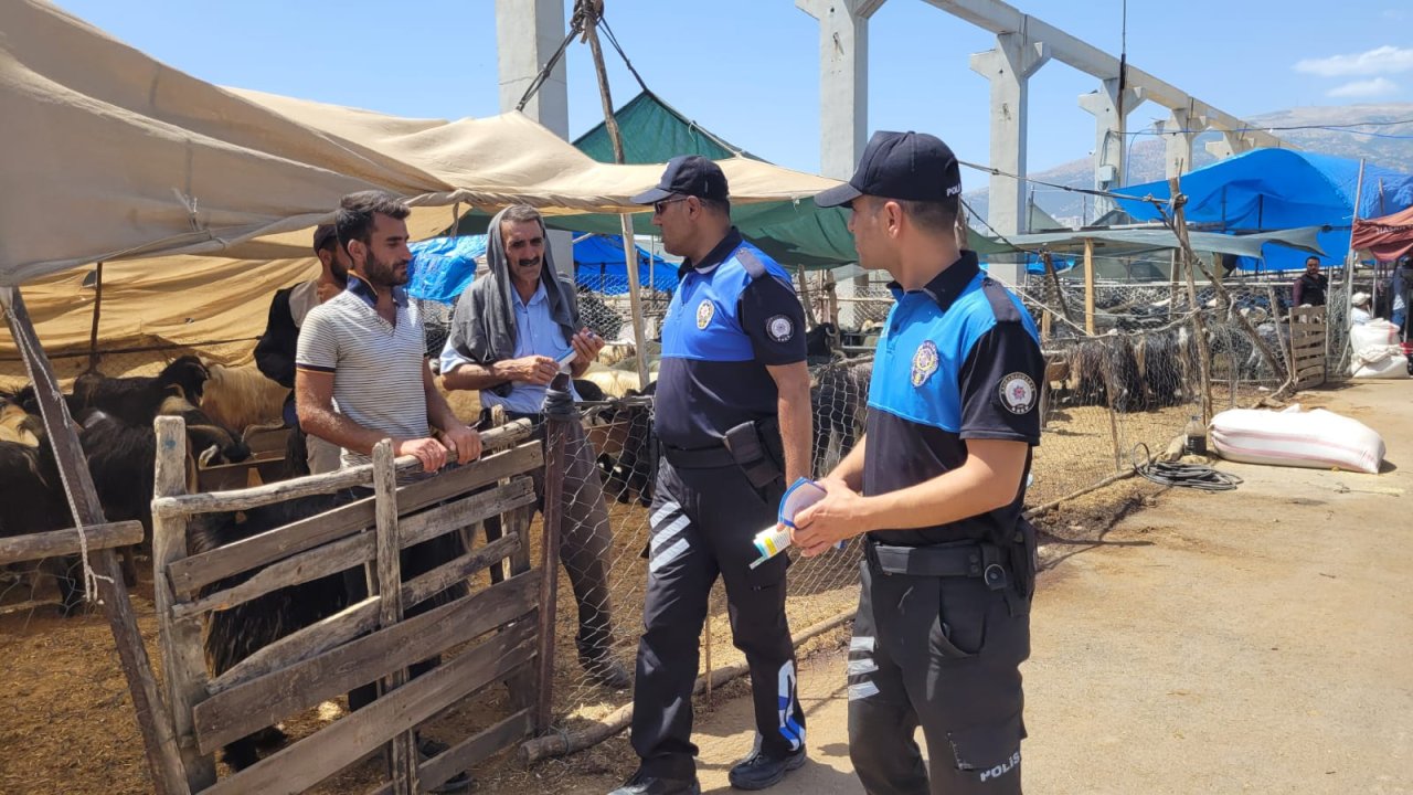 Kahramanmaraş'ta kurban satıcılarına sahte para uyarısı