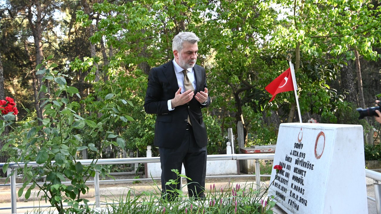 Başkan Görgel’den bayramda mezarlık ziyareti