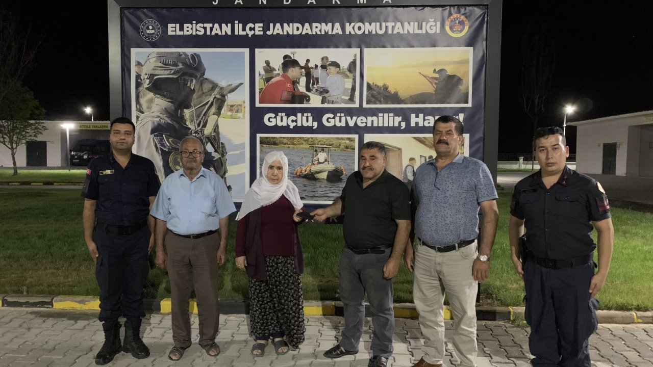 Kahramanmaraş'ta bulunan para ve altın dolu kese sahibine ulaştırıldı